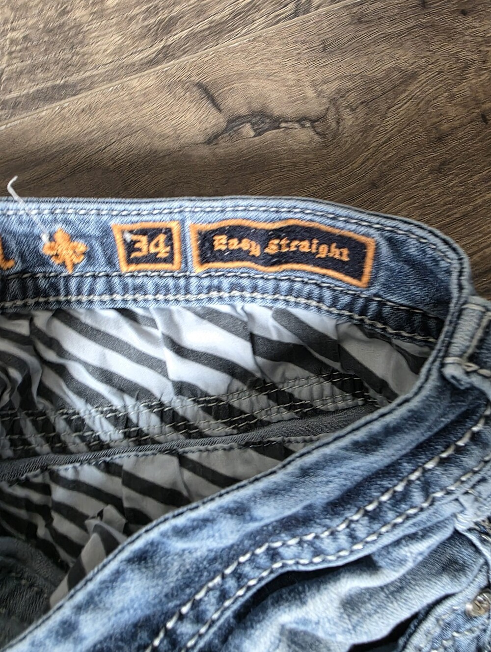 34×34 Rock Revival Light Wash Bootcut Jeans with Embellished Pockets - Picture 2 of 4